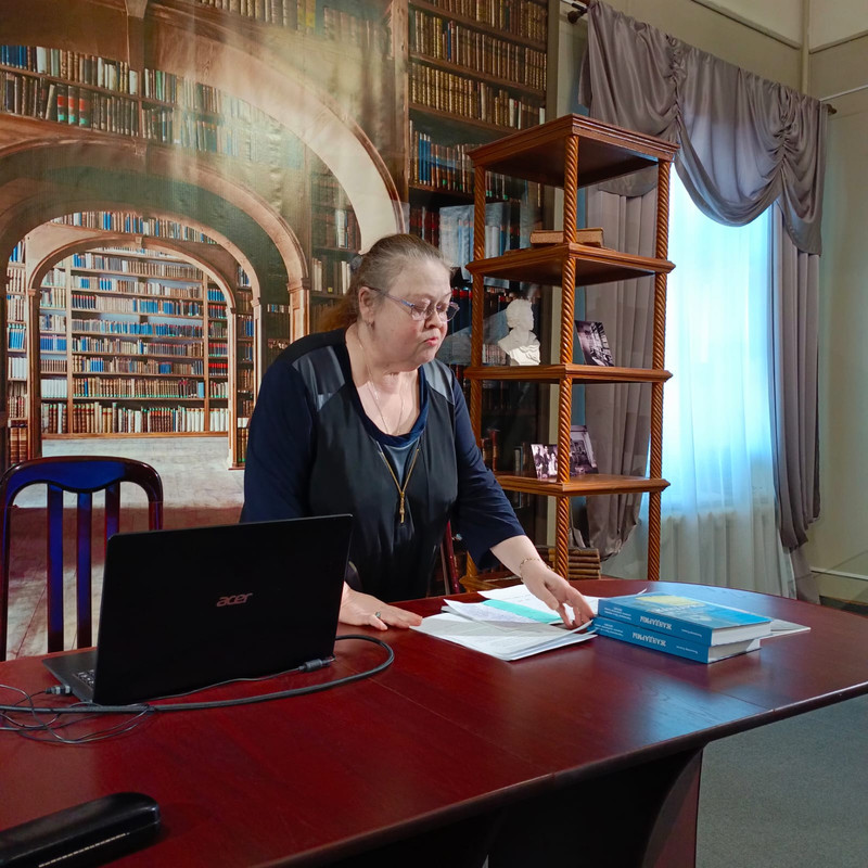 Куратор клуба Т.В. Смирнова открывает заседание.