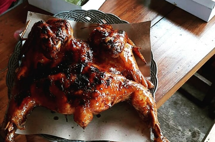 Ayam Bakar Bu Aminto, rekomendasi tempat sarapan enak di Jogja yang jadi favorit mahasiswa.