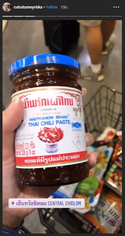 Cut Meyriska membeli Thai Chili Paste