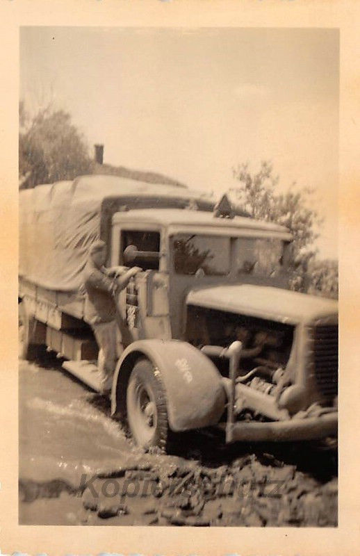 Büssing NAG Divisionzeichen im Bach Fahrt Taman 