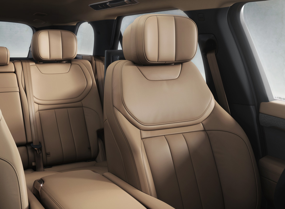 RRS_23MY_14_Interior_009_GLHD_72dpi_100522