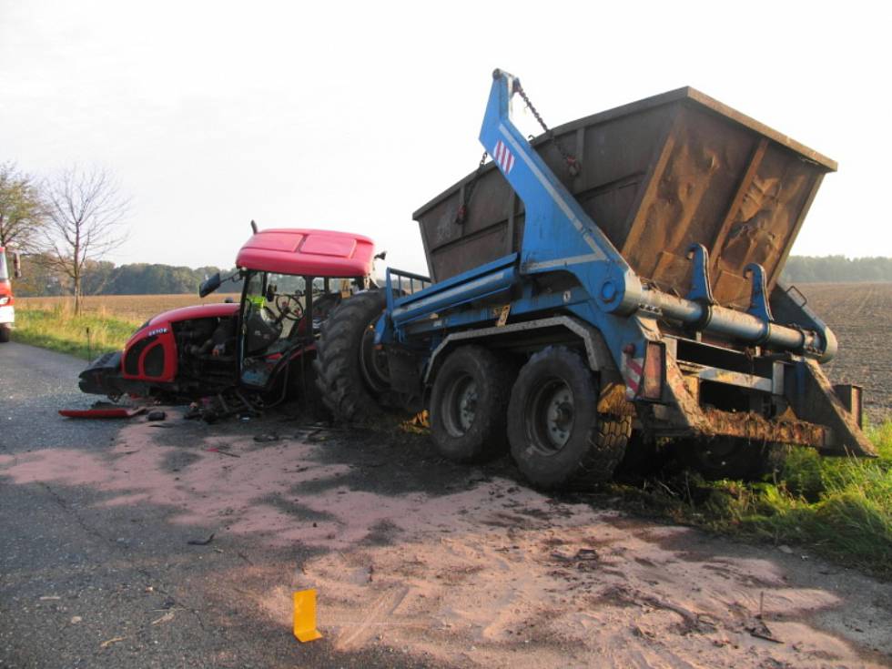 umonin-nehoda-traktor301014-03_galerie-980