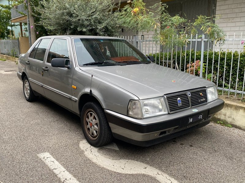 i.postimg.cc/C1gKpJCW/Lancia-Thema-Turbo-FO587401-foto2.jpg