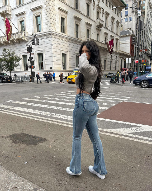 فانيسا رينهارت بإطلالات جريئة تشعل مواقع التواصل  Vanessa-rhd-1718890316529