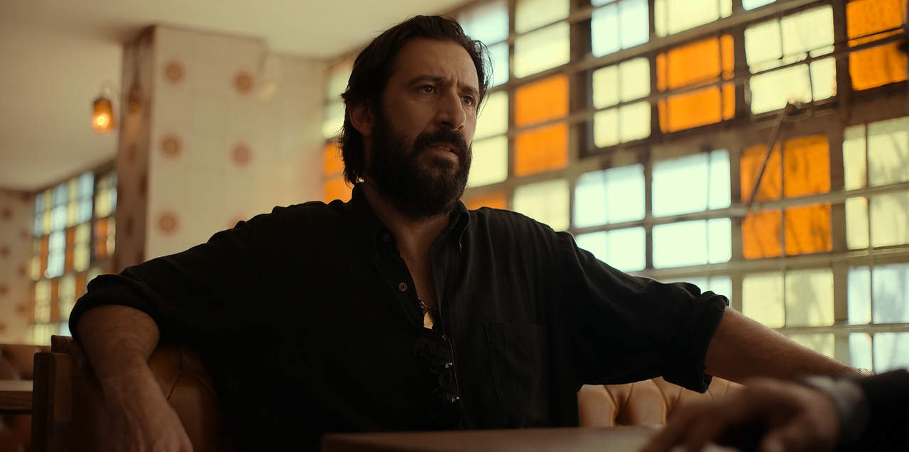 Narcos.Mexico.S03E01.12.Steps.1080p.10bit.BluRay.AAC5.1.HEVC-Vyndros.mkv_snapshot_22.42_[2023.04.02_