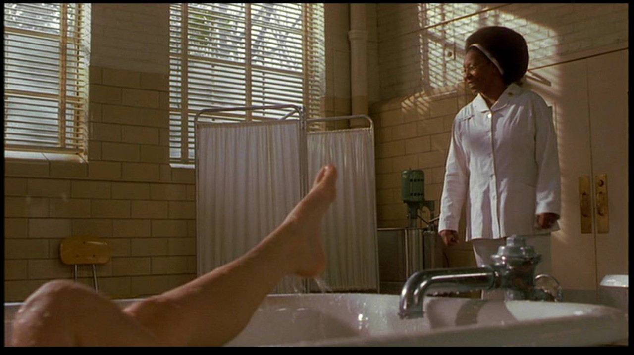 Winona-Ryder-Feet-375321