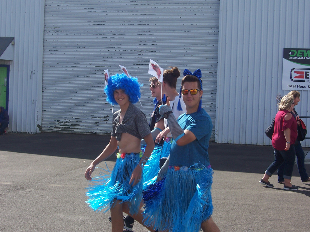 100 9899 — Postimages