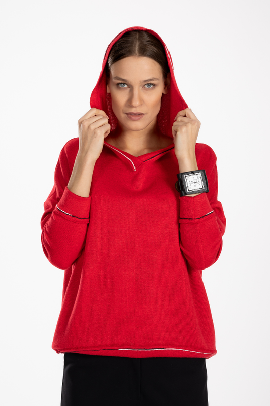 sweter-czerwony-z-kapturem-5 (1)