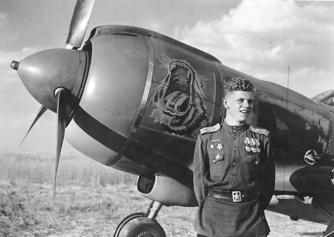 Lavochkin-La-5FN-111GvIAP-180GvIAP-pilot-Viktor-Vladimirovich-Lukoshkov-Ukrainian-Front-1944-01