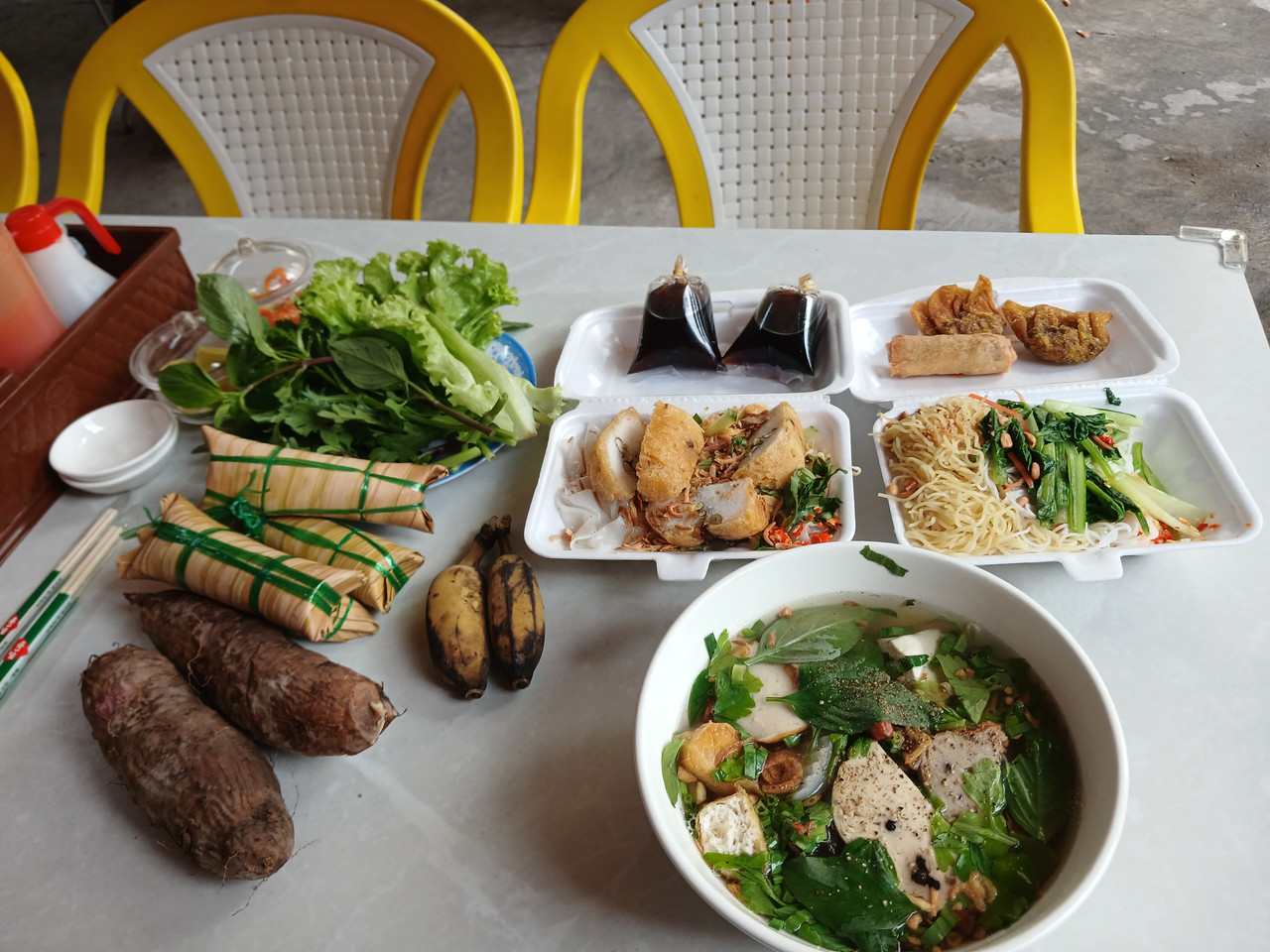 [Image: LVEG-BANHD-CANH-CHAY-BUN-XAO-BANH-UOT-260211.jpg]