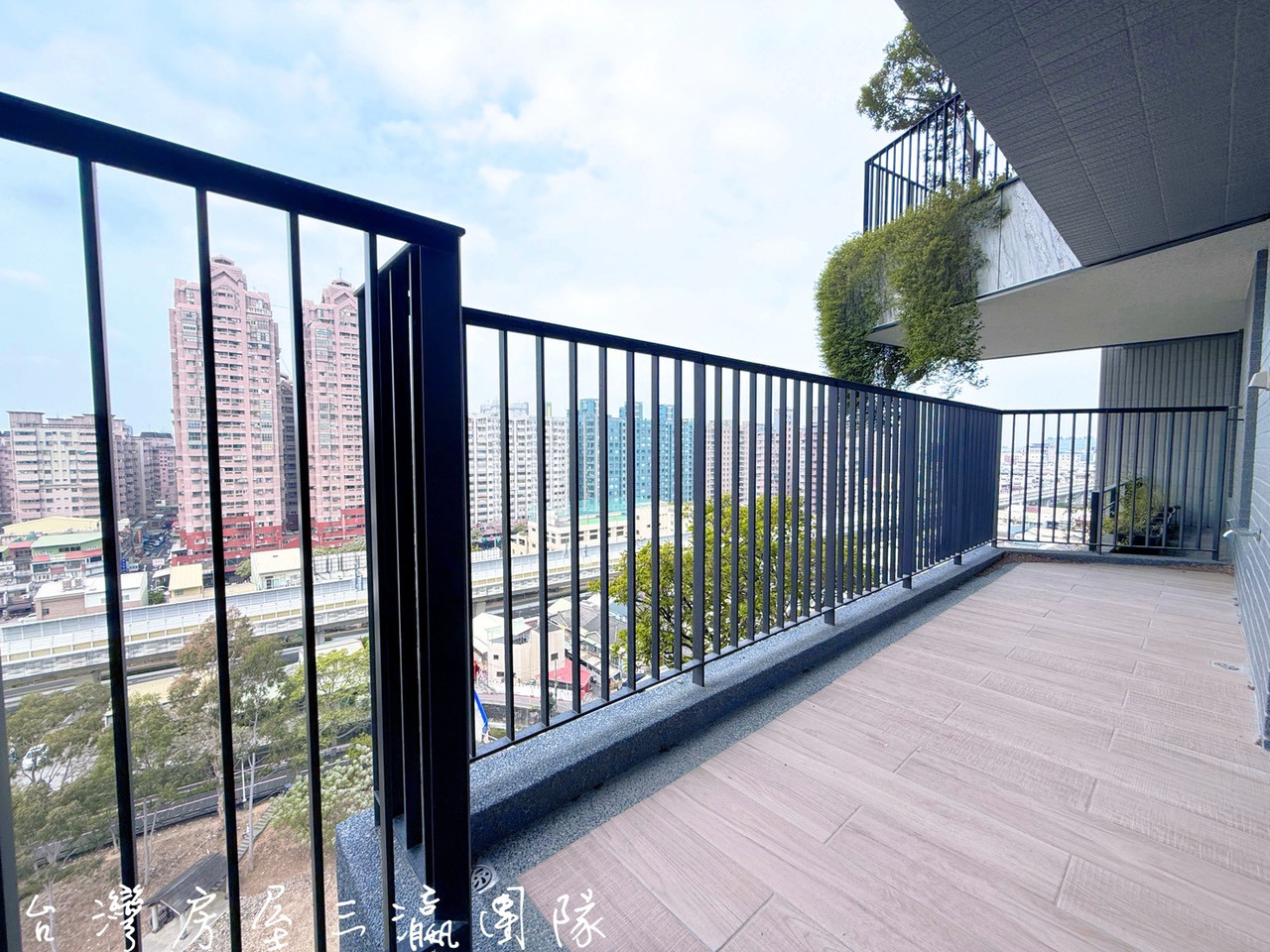 LINE ALBUM 一彎綠 12B3) 260328 17