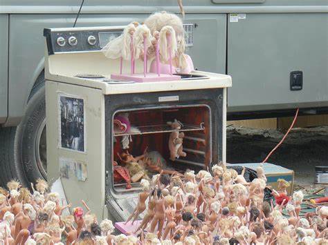 Le camp de la mort de Barbie de Burning Man  Zzzzzzzzzzzzzzzzzzzzzzzzzzzzzzzzzzzzzzzzzzzzzzz