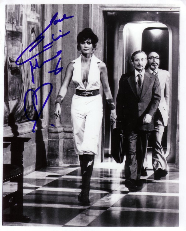 Caroline_Munro_a81