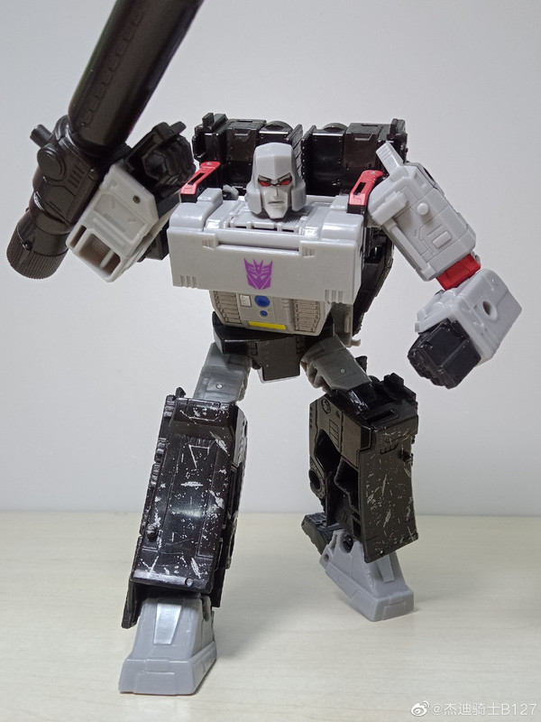 Earthrise-Megatron-05