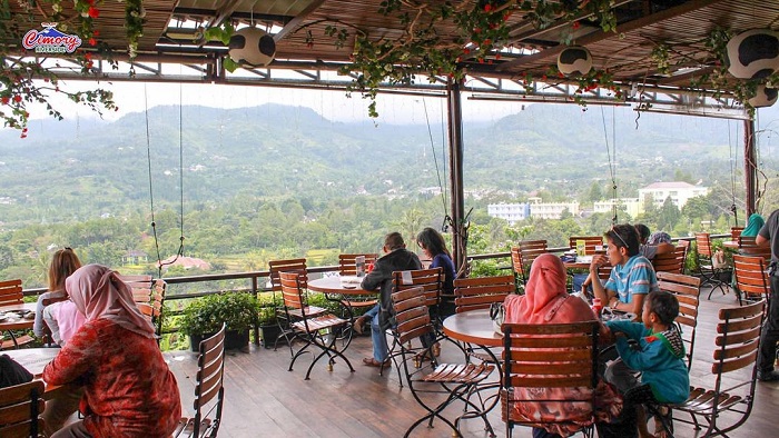 resto dekat taman safari puncak