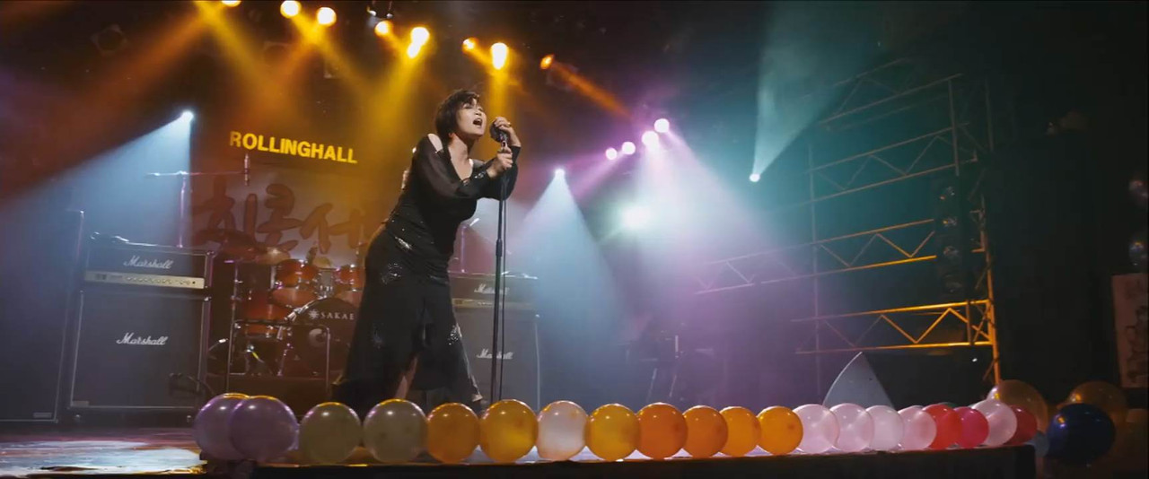 Love Clinique 2012 WebRip [Hindi + Tamil + Telugu + Korean] 480p, 720p ESub Screenshot