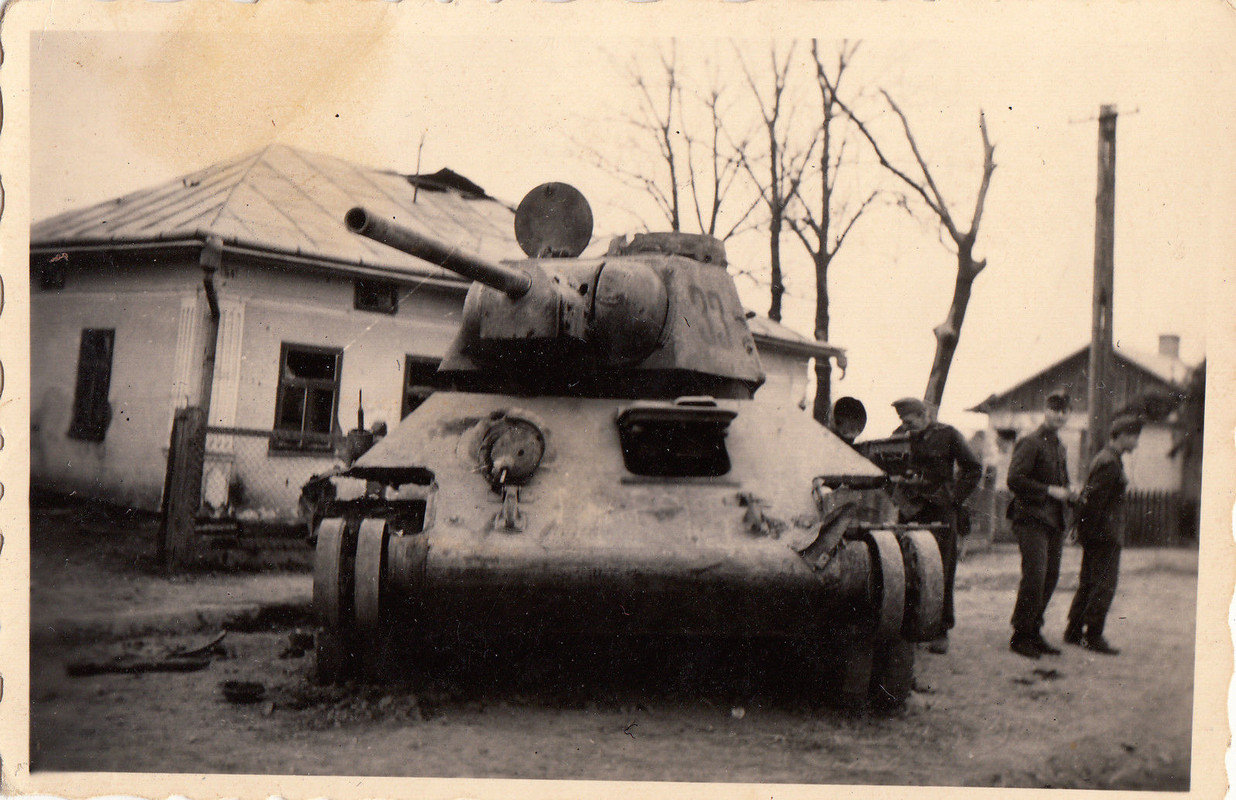 Wehrmacht Rußland russischer Panzer T-34 Turmnummer 33 Modell-19