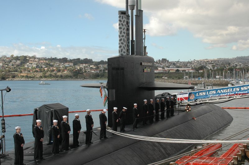 https://i.postimg.cc/C1tRdgVZ/USS-Los-Angeles-decommissioning-ceremony.jpg
