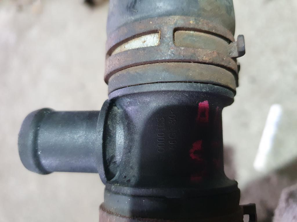 Патрубок системы охлаждения