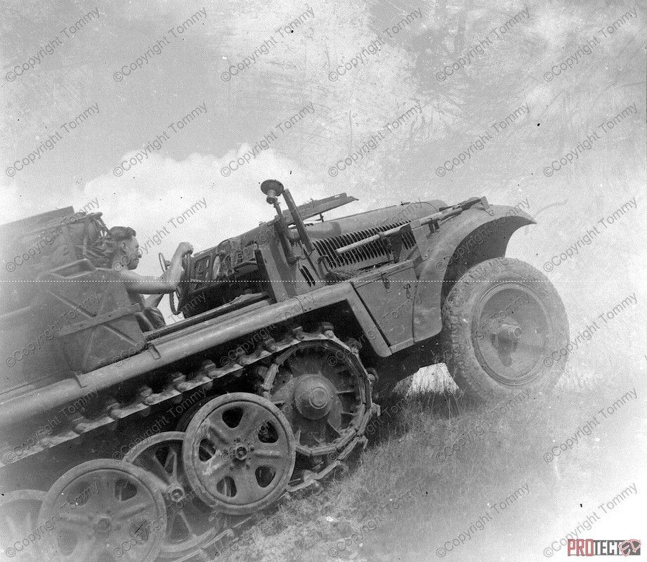 foto Demag Halbkette im gelände Soldaten 1