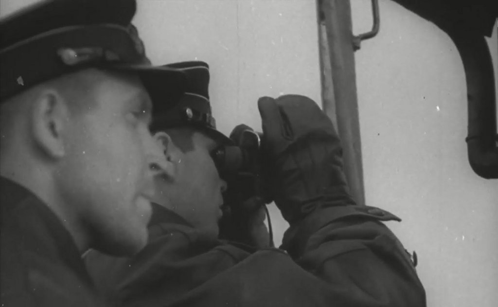 Щ-401 Моисеев А.Е. и военком Вересовой В.Н., осень 1941г. (4)