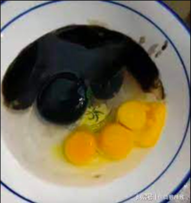 Ganso que pone huevos con yemas negras desconcierta a científicos en China