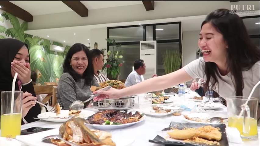 Putri Delina makan malam bersama keluarga Jeffry Reksa