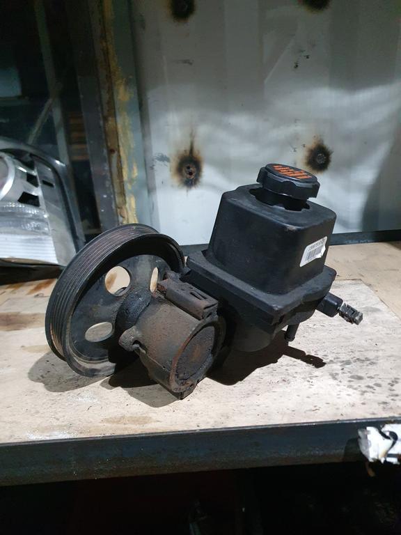 Насос гидроусилителя руля с бачком