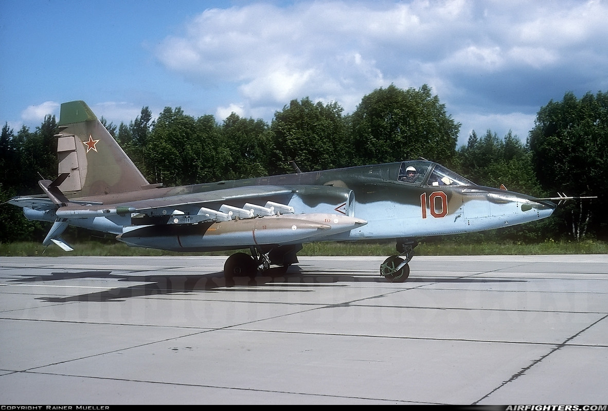 368 ShAP Su-25 10 RED (cn 25508110137)_Templin June 93