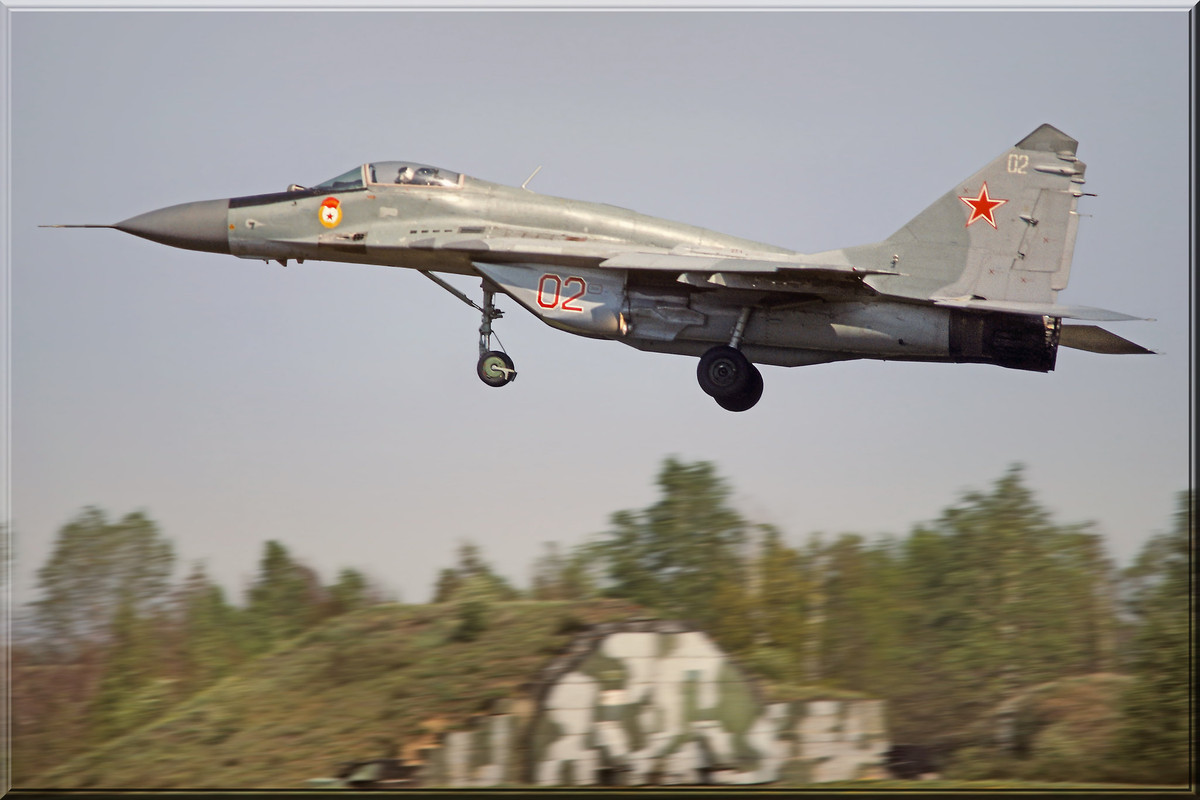 31 GvIAP MiG-29S, 02 red 1992
