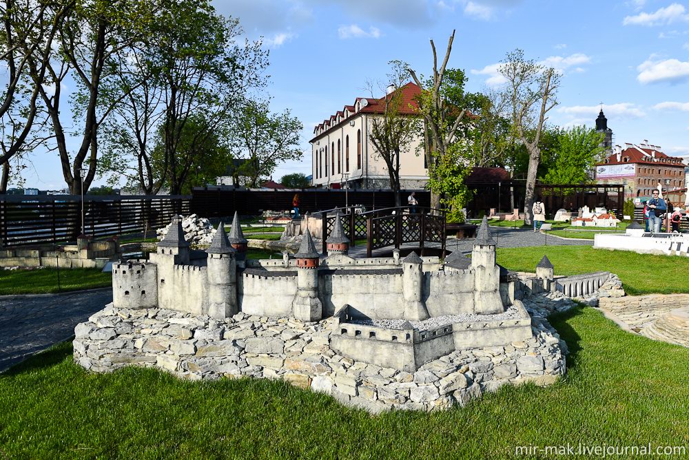 Musée de la miniature à Kamianets-Podilskyi Miniatures-museum-castles-kamianets-podilskyi-ukraine-29