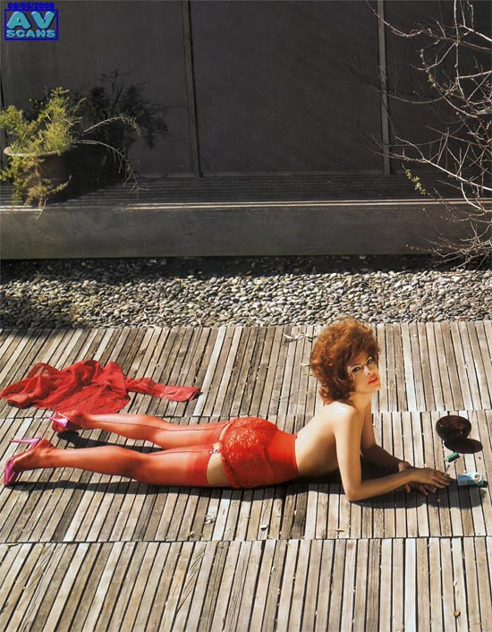 http://www.celebcrust.com/pics/eva-mendes-italian-vogue-12.jpg