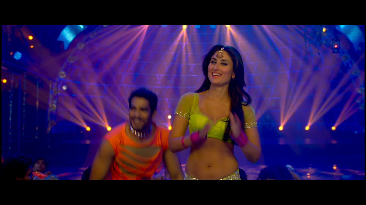 [Image: Kareena-Kapoor-Hot-Halkat-Jawani-From-He...-45-40.jpg]