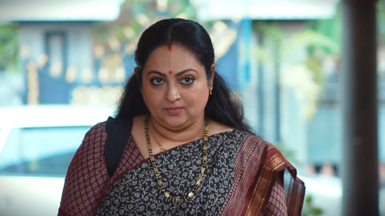 Reshmi Soman Sexy Tummy in Saree mp4 snapshot 00 51 041