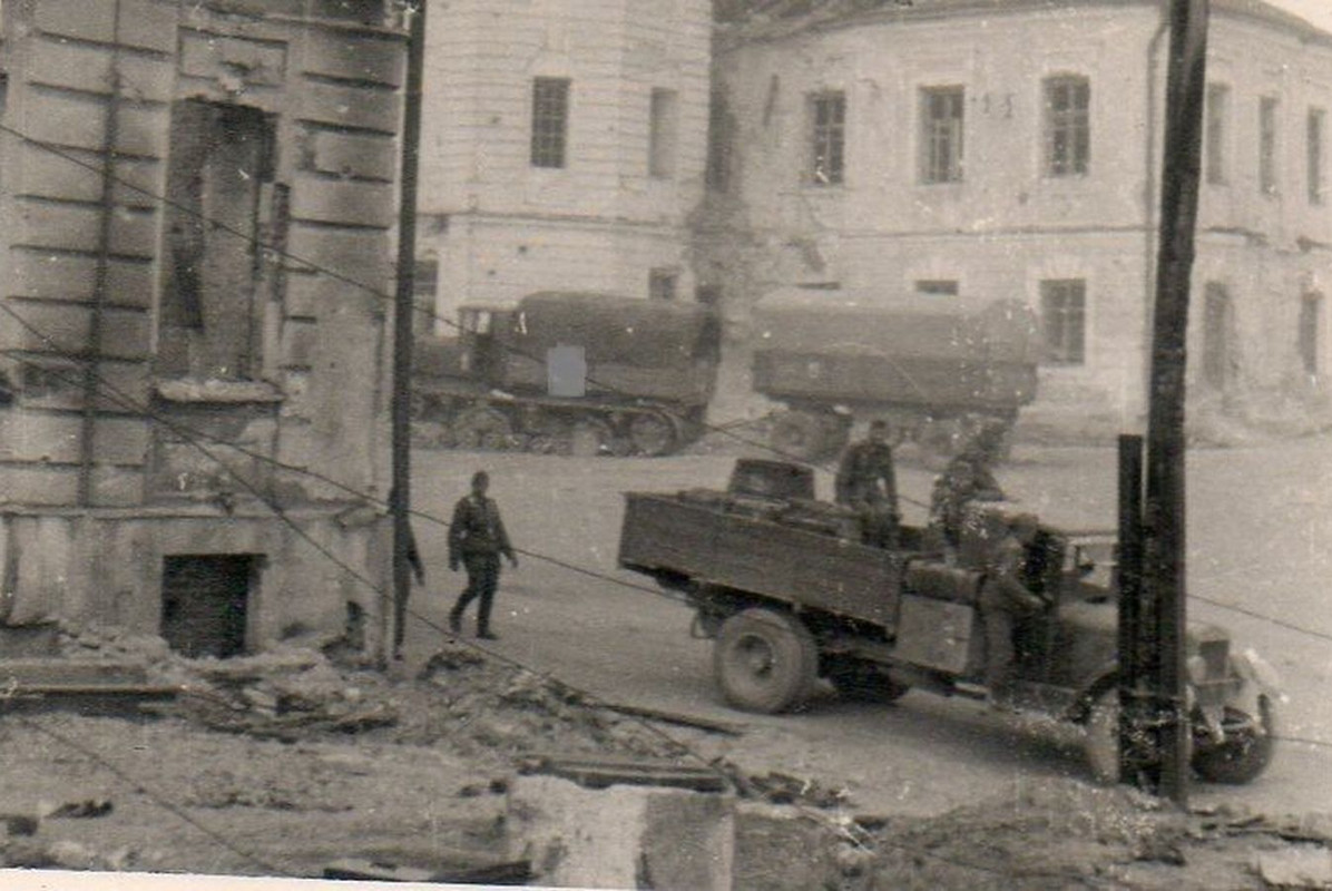 tr_2-ATP-5_l_Mogilew_29-07-1942_Voroshilovetc_Zis5_Trailer(Trail