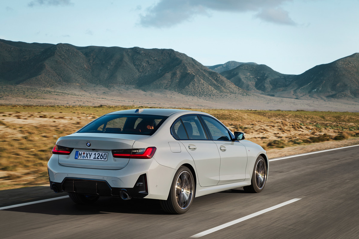 P90462490_highRes_the-new-bmw-3-series