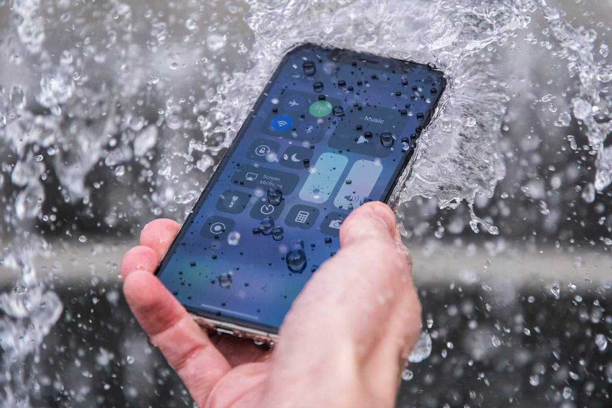 Восстановление iPhone после попадания жидкости