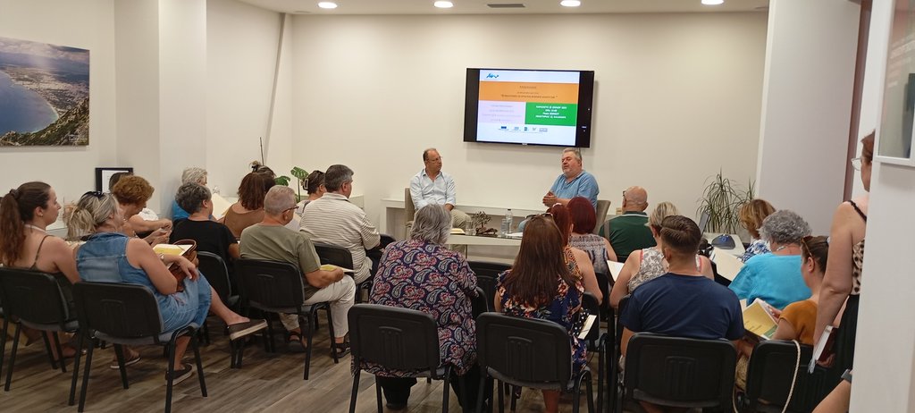 IMG-20250725-

Την εκδήλωση άνοιξαν, ο Πρόεδρος και ο Δ/νων Σύμβουλος της Αναπτυξιακής Μεσσηνίας  <strong>Αναστάσιος Σαρδέλης</strong> και <strong>Γιάννης Αδρακτάς</strong> αντίστοιχα, οι οποίοι  αναφέρθηκαν συνοπτικά στις ευκαιρίες που δίνονται μέσα από τα προγράμματα που διαχειρίζεται η εταιρεία και στην ανάπτυξη δράσεων πολιτισμού. Στη συνέχεια, κατέθεσαν γνώσεις-απόψεις και εμπειρίες οι εξής: Χρήστος Χρυσανθόπουλος, Ειδικό Επιστημονικό Προσωπικό Εθνικού Ιδρύματος Ερευνών – Μεταδιδακτορικός Ερευνητής Πανεπιστημίου Δυτικής Αττικής με θέμα: «Πολιτιστική κληρονομιά και ψηφιακές καινοτομίες: προκλήσεις και Προβληματισμοί για ένα βιώσιμο μέλλον», Σωτήρης Μπόλης, Σύμβουλος αναπτυξιακών και πολιτιστικών δράσεων με θέμα: «Σχεδιάζοντας πολιτιστικούς θεσμούς» και ο κ. Μαρίνης Μπερέτσος, Διευθύνων Σύμβουλος Αναπτυξιακού Οργανισμού Πάρνωνα Α.Ε..<br />
Στον διάλογο που ακολούθησε:<br />
•	Έγινε προσπάθεια να αναδειχθεί η συμβολή του πολιτισμού στην οικονομική ανάπτυξη και την βιωσιμότητα της υπαίθρου στην ψηφιακή εποχή<br />
•	Έγινε ανταλλαγή εμπειριών, καλών πρακτικών και καινοτόμων ιδεών<br />
•	Τονίστηκε η σημασία για ανάπτυξη δράσεων πολιτισμού οι οποίες θα φέρουν πλην του πολιτιστικού τους χαρακτήρα και οικονομικό αποτύπωμα στις τοπικές κοινωνίες<br />
Η Αναπτυξιακή Μεσσηνίας ευχαριστεί θερμά τους εκλεκτούς εισηγητές, την  ΚΟΙΝΣΕΠ PHAOS για τη συνεργασία και τη φιλοξενία, καθώς και όλους τους συμμετέχοντες για τη ζωντανή και ουσιαστική παρουσία τους.</p>

<div>
	<a href=