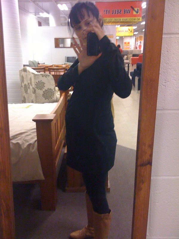 Otra nena amateur desnuda y embarazada