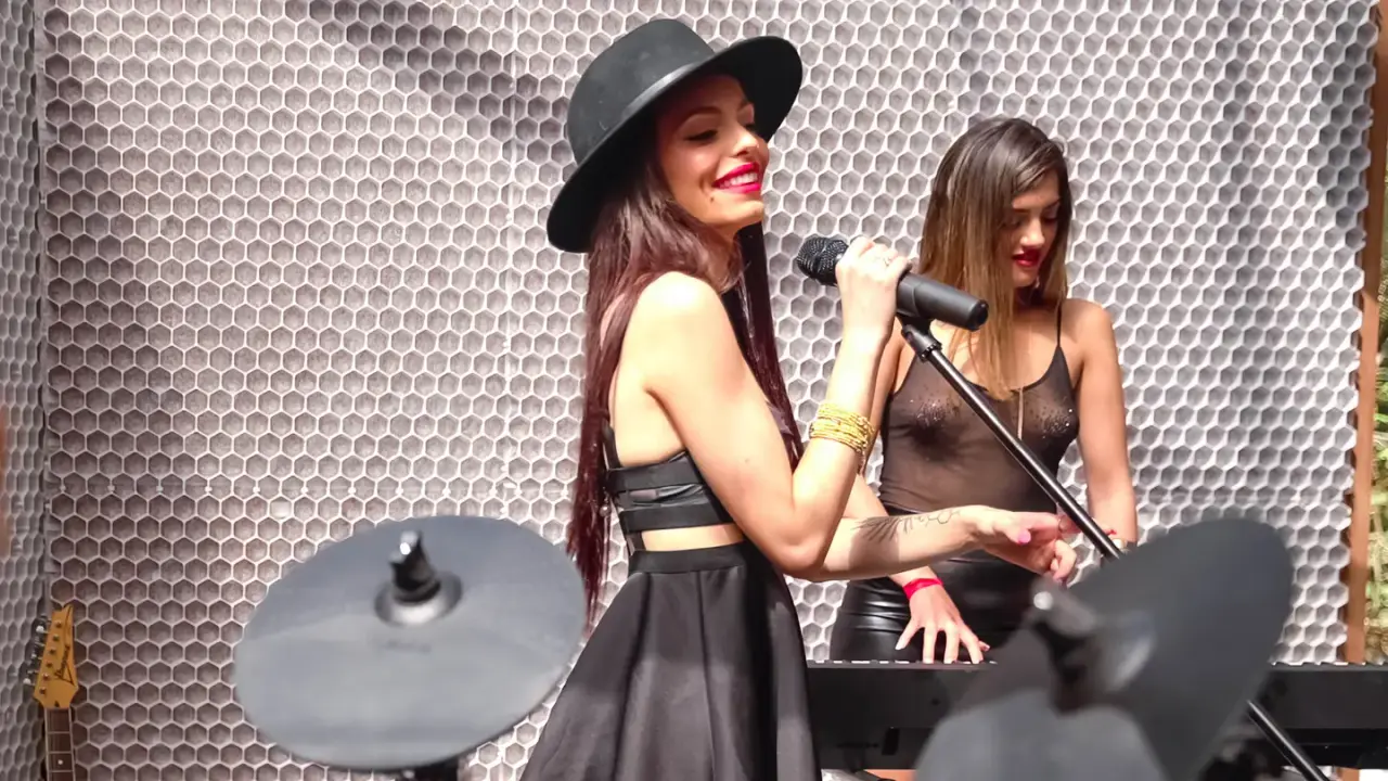 Rock’N Sex JacquieEtMichel ELITE Penelope Cross Valentina Bianco Clara Mia Kitana Lure