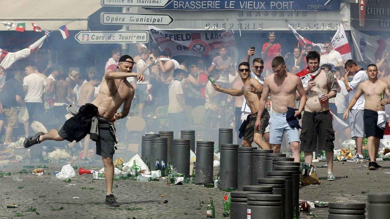 Qatar 2022: Prohíben a más de 1300 hooligans viajar al Mundial