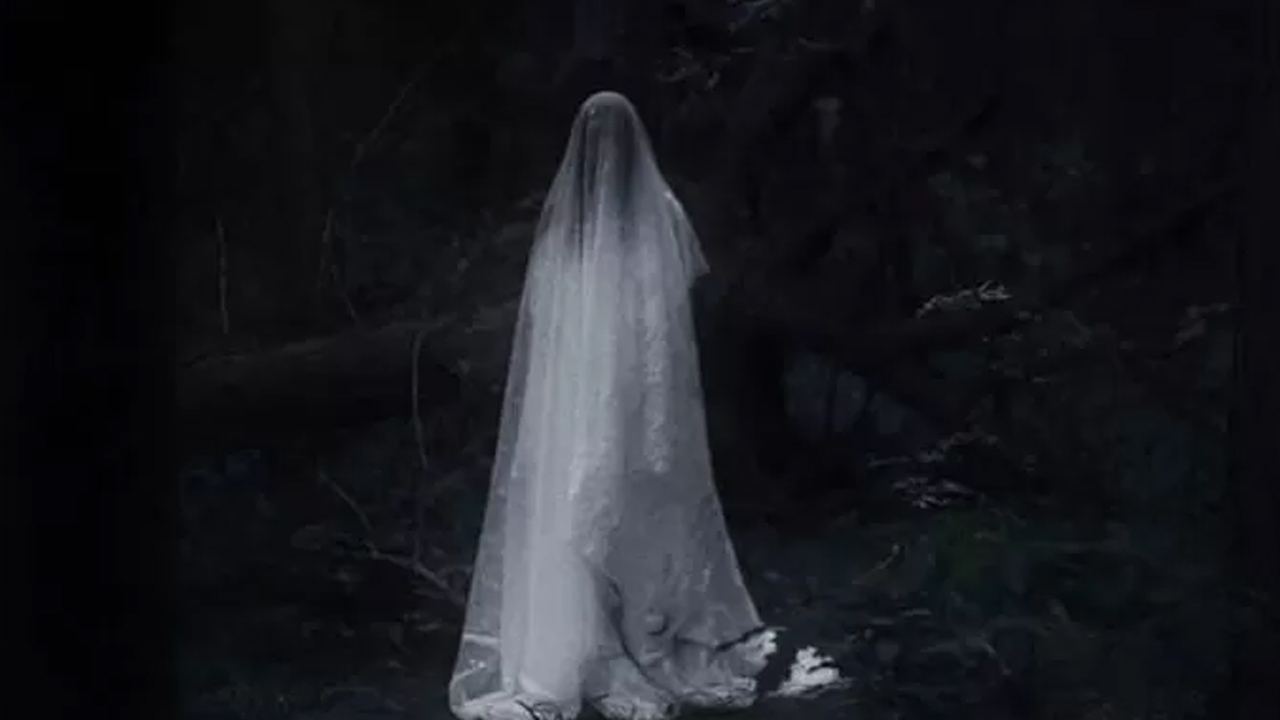 Mengenal Sosok Hantu Kuntilanak dan Cerita di Baliknya