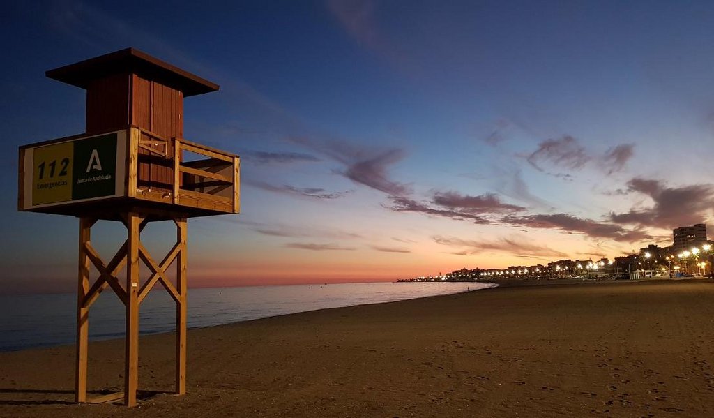 Tratamientos - De la playa a la sonrisa: cómo Torre del Mar está revolucionando el turismo dental Playa-torredelmar