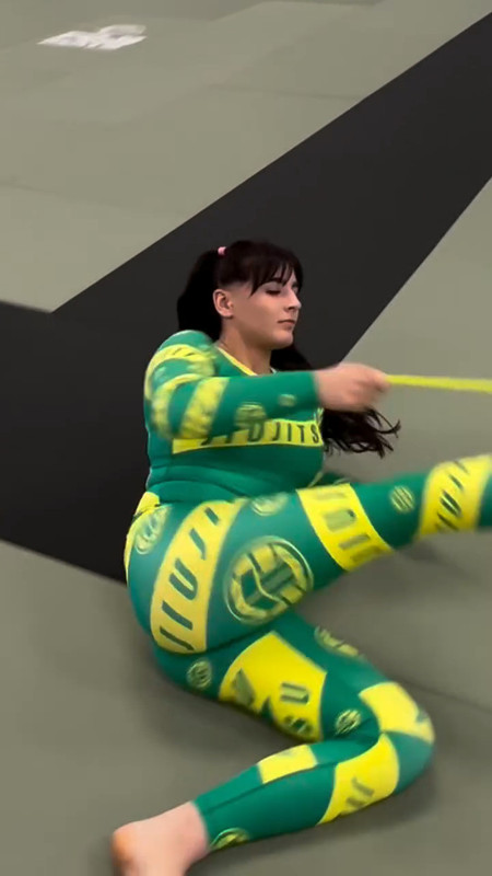 LEGINS JIUjitsu895 helenajiujitsugirl