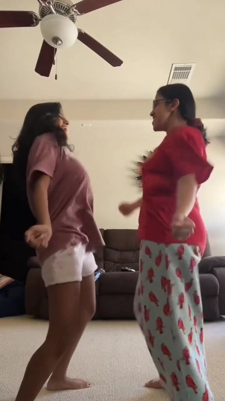 Desi girls big jiggling boobs in tshirt ans pants.mp4_snapshot_00.04.097