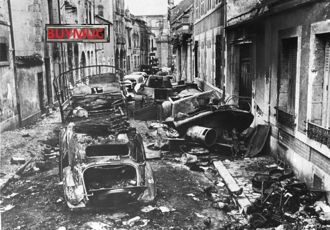 LARGE FOTO Zerstörte Panzer Kfz usw an der Loire