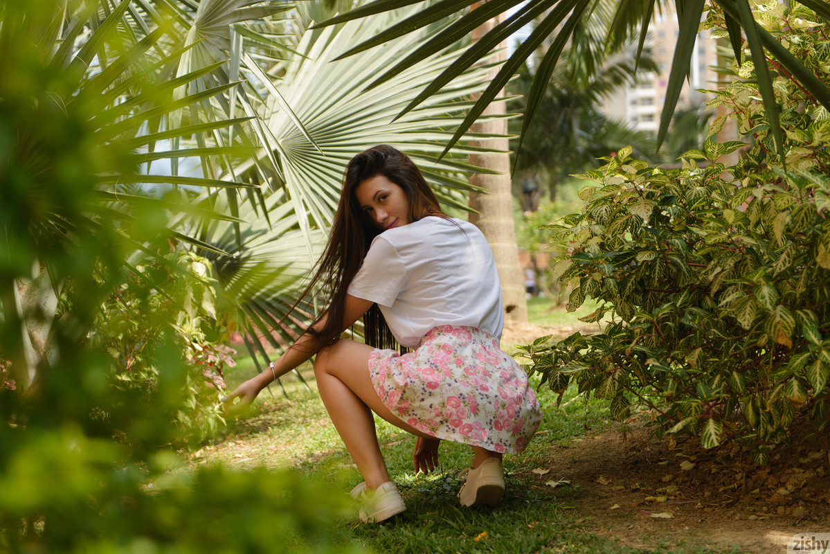 full_005_1102341139522375