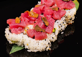 Tuna roll uramaki