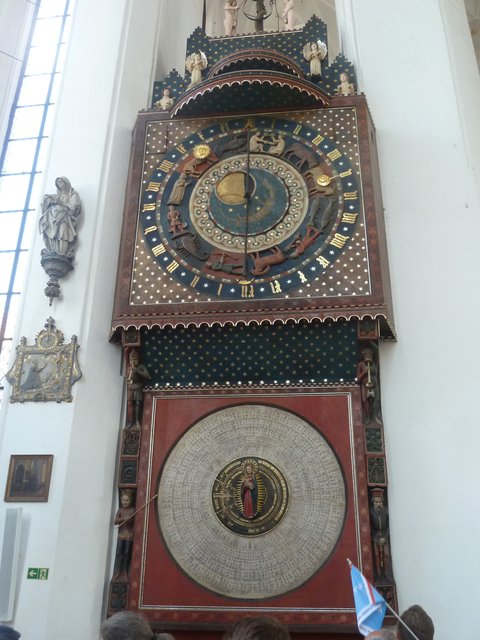 Gdansk en 3 dias y medio. - Blogs de Polonia - DIA 2.- Paseo por el centro:  calle Dluga, iglesia de S. Maria,  muelles,  grúa (11)
