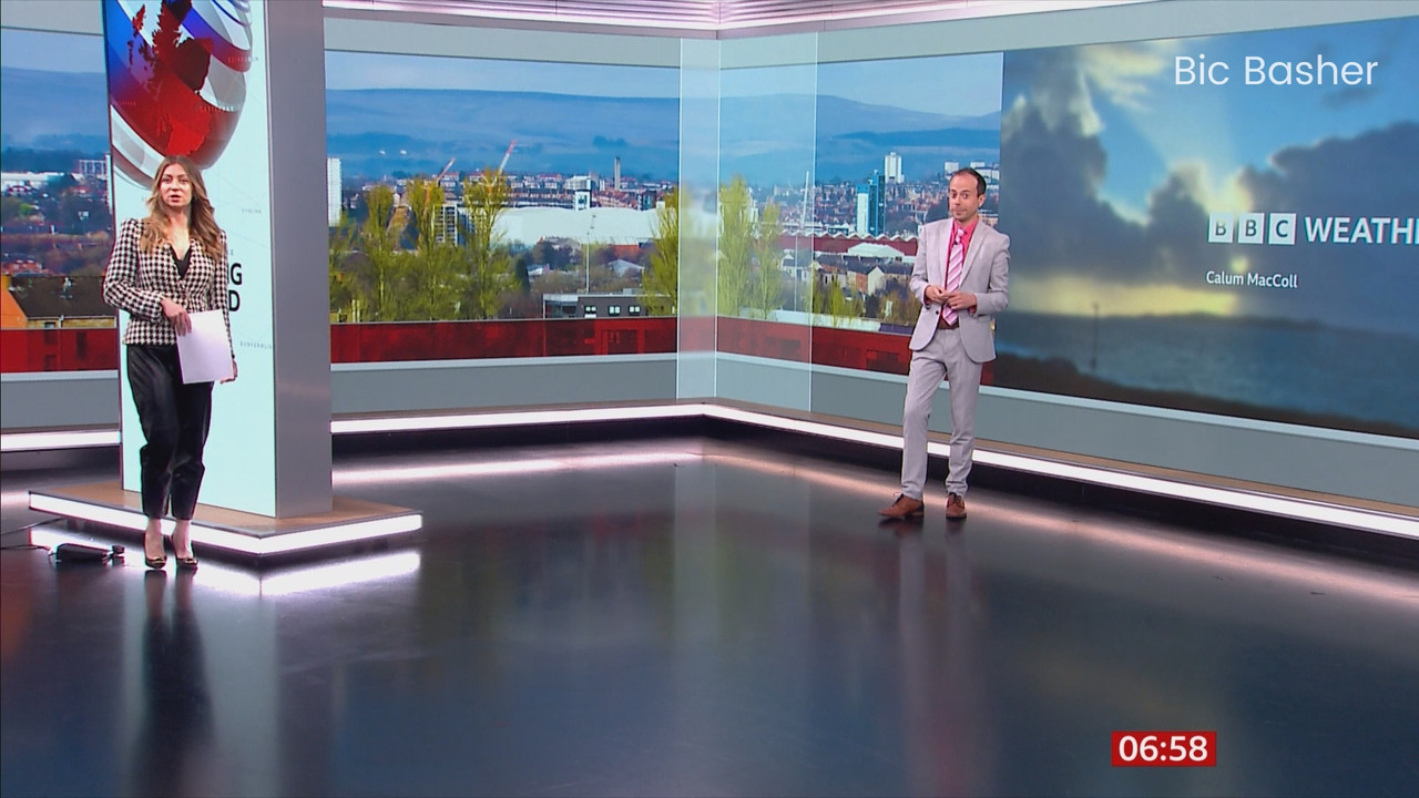 07.04 - 06.50.00 - Breakfast. The BBC's Breakfast programme features ....ts_snapshot_09.01.279